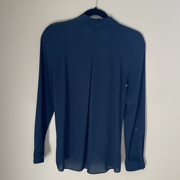 Nordstrom Trouvé Navy Surplice cutout blouse size small - Picture 4 of 4